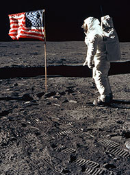 Apollo 11: Buzz Aldrin and the U.S. flag on the Mo